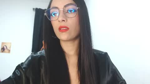 isabella_piercee online show from June 16, 10:33 pm