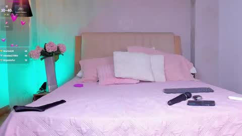 Snapshot of isabella_winkler chatting on September 12, 2:35 pm isabella_winkler online show from September 12, 2:35 pm