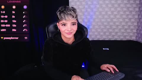 Snapshot of isabellamoutt chatting on February 14, 10:14 pm Isabella Mout  online show from February 14, 10:14 pm