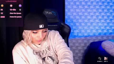 Snapshot of isabellamoutt chatting on January 25, 2:37 am Isabella Mout  online show from January 25, 2:37 am