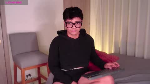 Isabella Mout  online show from March 26, 12:46 am