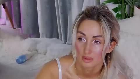 IsabelleEthan online show from March 11, 3:00 am