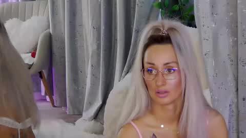 IsabelleEthan online show from February 20, 6:26 am