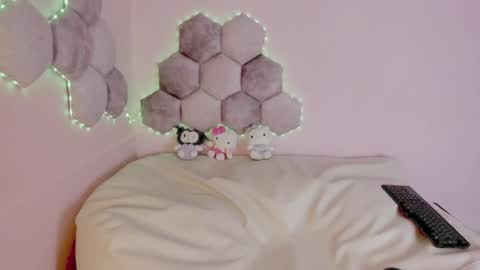 isabellmontt online show from April 20, 12:02 am