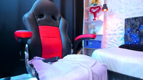 isabel  online show from April 2, 1:41 pm