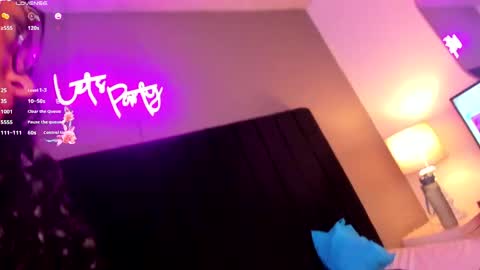 Isabela Isa for lovers online show from April 16, 9:39 pm