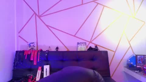 isabela online show from October 6, 8:57 pm