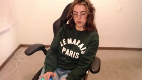 Snapshot of isis_loveyes_ chatting on January 19, 3:50 am Pauli online show from January 19, 3:50 am