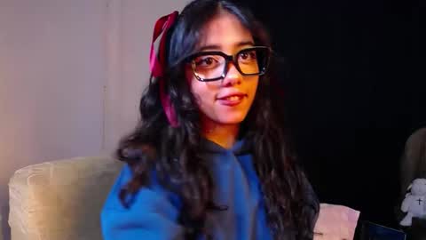 isis_valen online show from October 24, 11:50 am