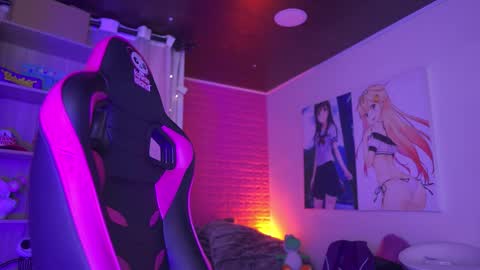 ISSA  online show from February 4, 11:19 pm