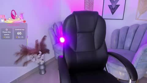 issi_loren online show from February 18, 7:57 pm