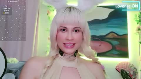 itsauroraborealis online show from April 27, 5:26 am