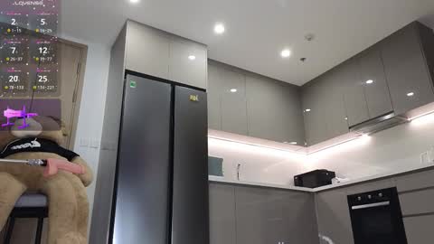 Queen Liya online show from November 6, 1:00 am