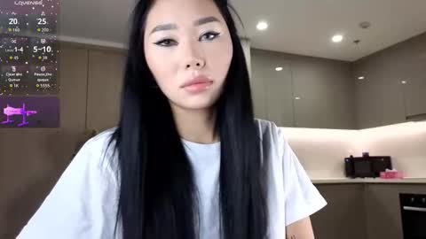 Queen Liya online show from February 22, 9:59 pm