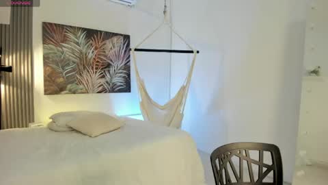 ivania_lua online show from April 18, 11:13 am