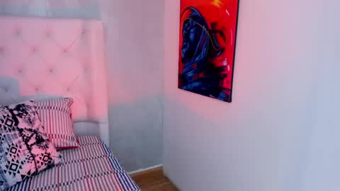 Ivi jones online show from April 16, 9:39 pm