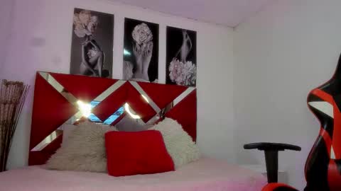 Snapshot of ivy_mya_ chatting on October 21, 8:13 pm ivy_mya_ online show from October 21, 8:13 pm