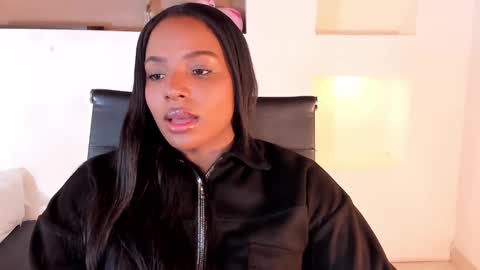 Snapshot of ivybliss8 chatting on January 5, 12:21 pm i v y b l i s s online show from January 5, 12:21 pm