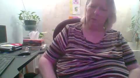 ivyjane3522 online show from April 9, 1:19 am