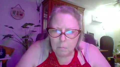 ivyjane3522 online show from April 17, 1:19 am