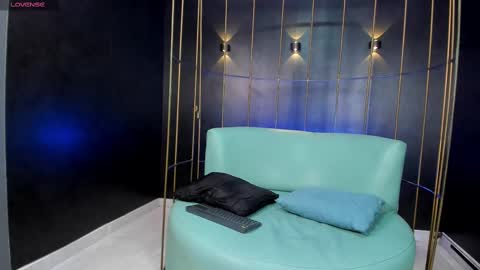 Ivy Westt online show from October 14, 7:49 pm