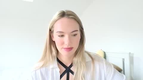 ivyyy1995 online show from November 20, 1:01 pm