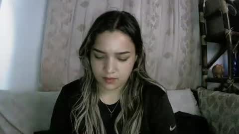 izzy_32 online show from April 19, 8:36 am