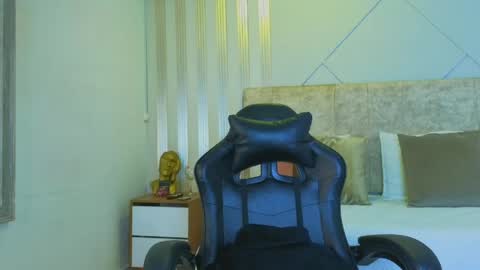 j_belle_ online show from April 2, 1:52 pm