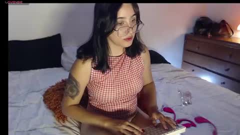 jade_evergreen_99 online show from August 3, 8:36 pm