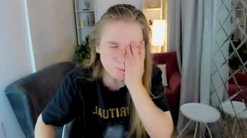 Jade online show from October 26, 2:12 pm