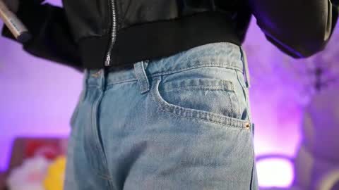 Jade Summer online show from April 4, 11:31 am