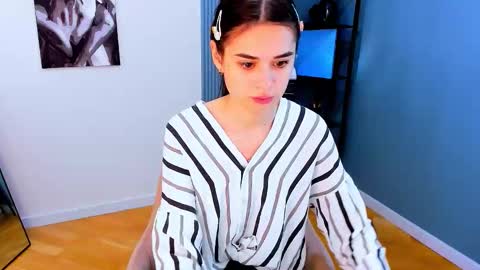 janicerivera online show from March 30, 5:29 am