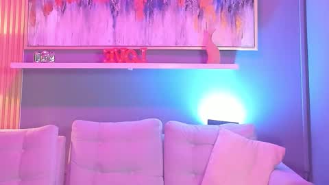 Janinne  online show from February 9, 11:01 am