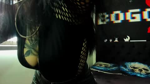 Snapshot of janna_ink chatting on February 26, 8:24 pm online show from February 26, 8:24 pm