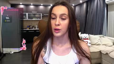 Jasmine online show from March 26, 8:10 pm