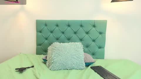 Jazmin Lewiss online show from January 3, 9:26 pm