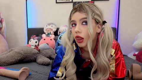 Dolly online show from November 28, 1:36 pm