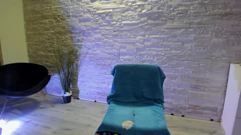 Jenifer  online show from April 3, 7:01 pm