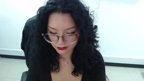 jenn online show from February 2, 10:09 pm