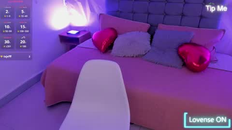 jenn online show from April 10, 9:10 pm