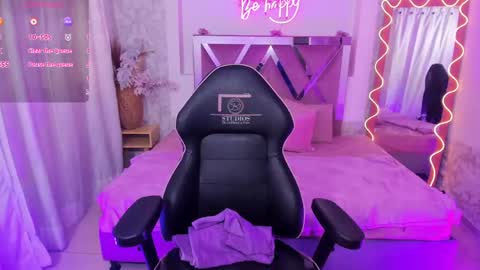 jenna_tay1 online show from April 18, 7:07 pm