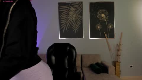 Jenna Olson  online show from November 30, 11:25 am