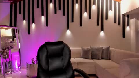 Jenna Olson  online show from September 16, 7:00 pm