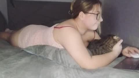 Nicol online show from February 5, 7:39 pm