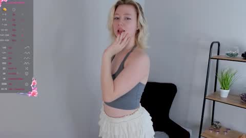 Snapshot of jennifer_mathis chatting on October 9, 9:08 pm jennifer_mathis online show from October 9, 9:08 pm