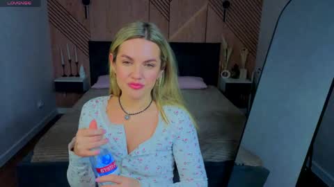 Jennifer Perezz online show from June 1, 6:20 pm