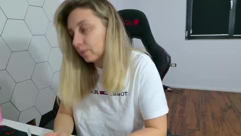 Jenny online show from February 3, 9:40 pm