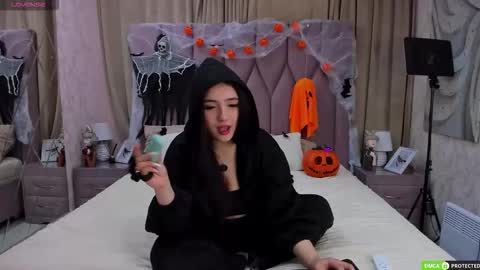 Jenny Ferguson online show from October 27, 3:02 am