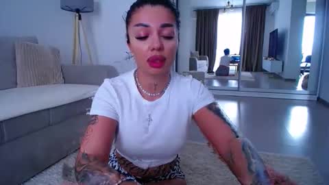 Jess online show from May 5, 9:56 am