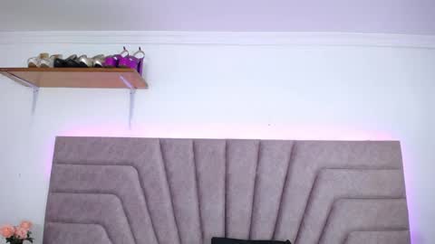 Jessica Kraft online show from April 18, 1:52 am